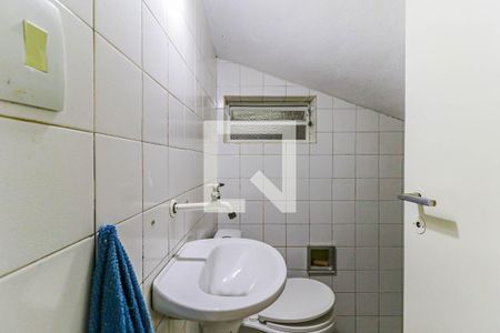 Casa à venda com 240m², 3 quartos e 2 vagasLavabo