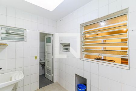 Casa à venda com 240m², 3 quartos e 2 vagasÁrea de Serviço