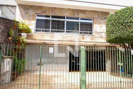 Casa para alugar com 347m², 3 quartos e 4 vagasFachada