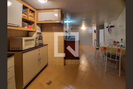 Casa de condomínio à venda com 419m², 3 quartos e 2 vagasCozinha de serviço