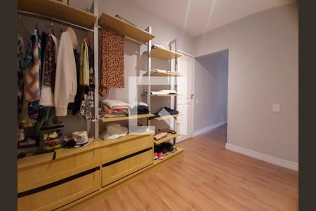 Casa de condomínio à venda com 419m², 3 quartos e 2 vagasCloset Quarto 1 suíte