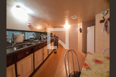 Casa de condomínio à venda com 419m², 3 quartos e 2 vagasCozinha de serviço