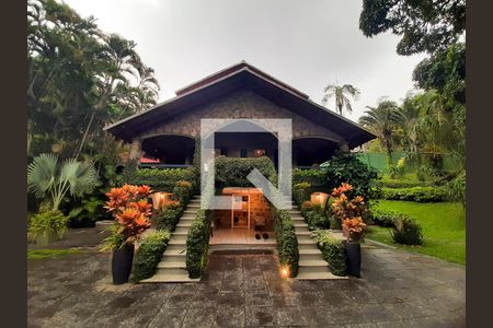 Casa de condomínio à venda com 419m², 3 quartos e 2 vagasFachada