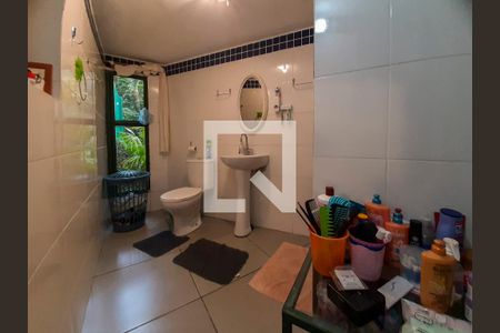 Casa de condomínio à venda com 419m², 3 quartos e 2 vagasBanheiro de serviço