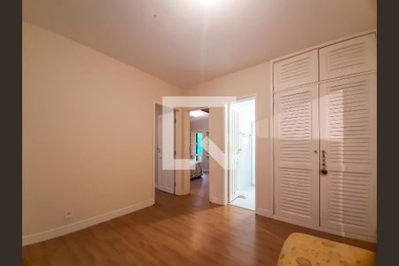 Casa de condomínio à venda com 419m², 3 quartos e 2 vagasSala intima