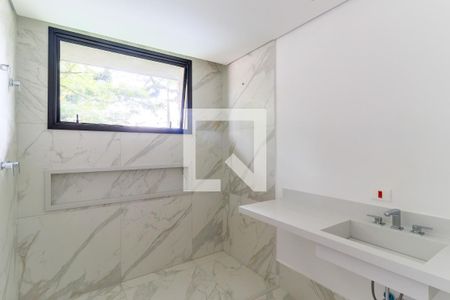 Casa de condomínio à venda com 935m², 4 quartos e 6 vagasBanheiro 2 da Suíte 1