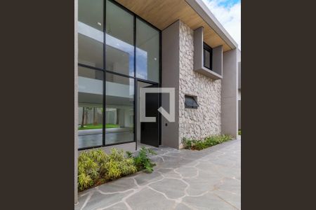 Casa de condomínio à venda com 935m², 4 quartos e 6 vagasFachada