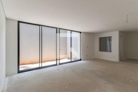 Casa de condomínio à venda com 935m², 4 quartos e 6 vagasAcademia