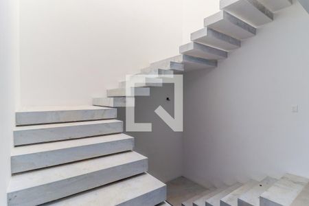 Casa de condomínio à venda com 935m², 4 quartos e 6 vagasEscada