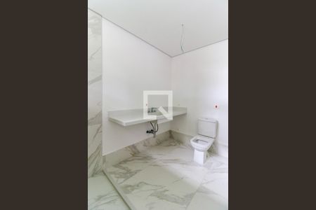 Casa de condomínio à venda com 935m², 4 quartos e 6 vagasBanheiro 2 da Suíte 1