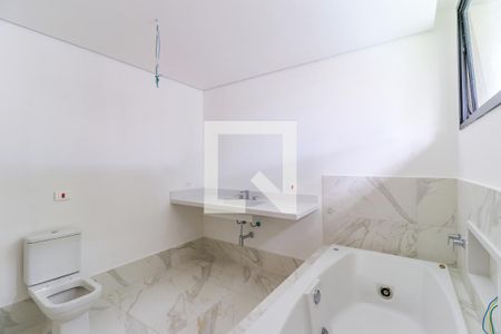 Casa de condomínio à venda com 935m², 4 quartos e 6 vagasBanheiro 1 da Suíte 1