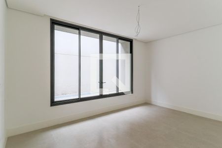 Casa de condomínio à venda com 935m², 4 quartos e 6 vagasSala de TV