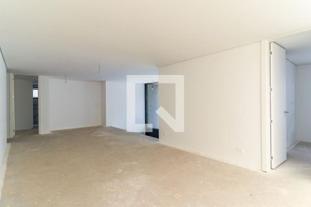 Casa de condomínio à venda com 935m², 4 quartos e 6 vagasCorredor