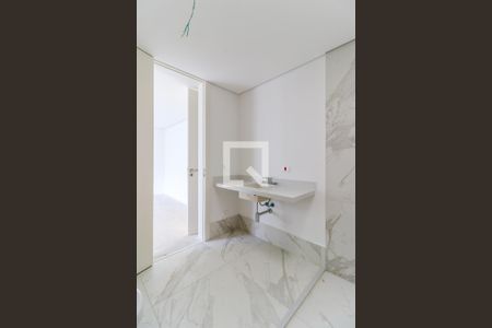 Casa de condomínio à venda com 935m², 4 quartos e 6 vagasBanheiro da Suíte 4