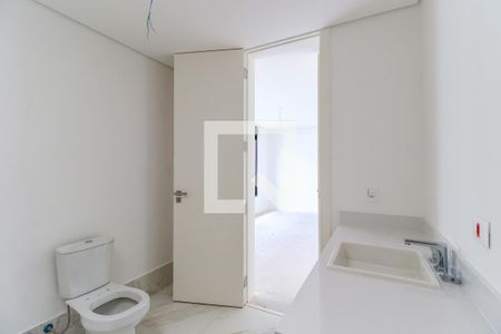 Casa de condomínio à venda com 935m², 4 quartos e 6 vagasBanheiro da Suíte 4