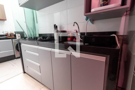 Casa de condomínio para alugar com 47m², 2 quartos e 1 vaga Casa de condomínio para alugar com 47m², 2 quartos e 1 vagaCozinha - Armários