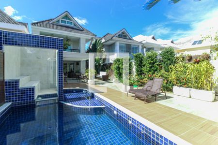 Casa de condomínio à venda com 350m², 4 quartos e 3 vagasÁrea externa - Piscina