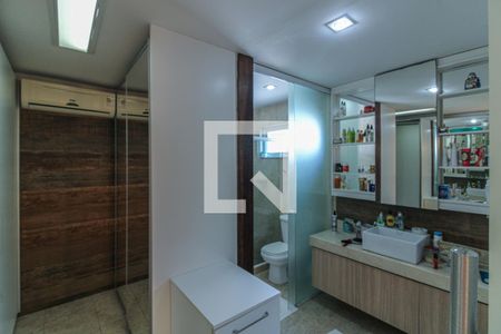 Casa de condomínio à venda com 350m², 4 quartos e 3 vagasSuíte 1 - Closet e Banheiro