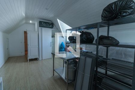 Casa de condomínio à venda com 350m², 4 quartos e 3 vagasSótão