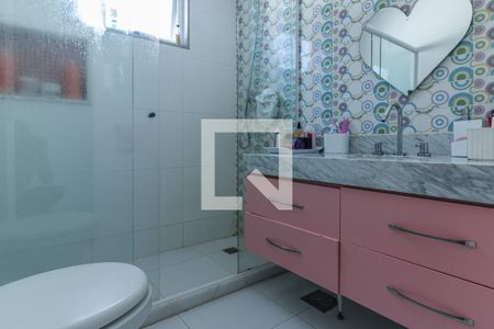 Casa de condomínio à venda com 350m², 4 quartos e 3 vagasSuíte 2 - Banheiro