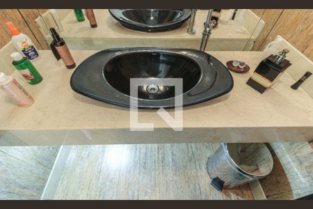 Casa de condomínio à venda com 350m², 4 quartos e 3 vagasLavabo