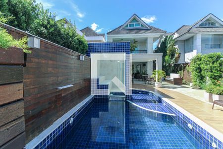 Casa de condomínio à venda com 350m², 4 quartos e 3 vagasÁrea externa - Piscina