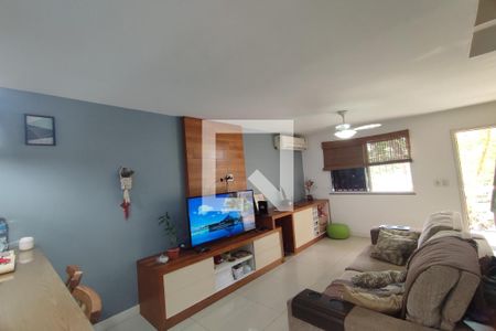 1º Pav - Sala de casa de condomínio para alugar com 2 quartos, 96m² em Pechincha, Rio de Janeiro