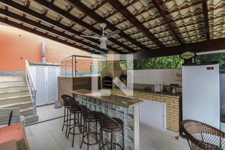 Casa de condomínio à venda com 350m², 5 quartos e 2 vagas Casa de condomínio à venda com 350m², 5 quartos e 2 vagasÁrea externa