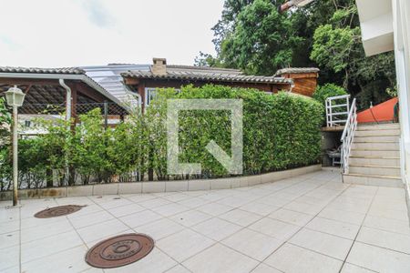 Casa de condomínio à venda com 350m², 5 quartos e 2 vagas Casa de condomínio à venda com 350m², 5 quartos e 2 vagasÁrea externa