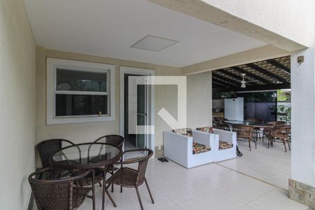 Casa de condomínio à venda com 350m², 5 quartos e 2 vagas Casa de condomínio à venda com 350m², 5 quartos e 2 vagasÁrea externa