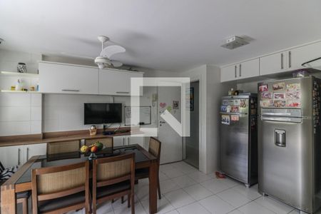 Casa de condomínio à venda com 350m², 5 quartos e 2 vagas Casa de condomínio à venda com 350m², 5 quartos e 2 vagasCozinha