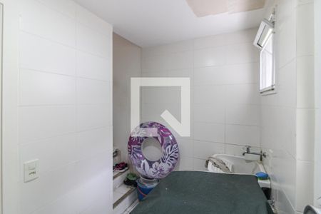 Casa de condomínio à venda com 350m², 5 quartos e 2 vagas Casa de condomínio à venda com 350m², 5 quartos e 2 vagasÁrea de Serviço