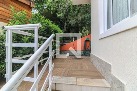 Casa de condomínio à venda com 350m², 5 quartos e 2 vagas Casa de condomínio à venda com 350m², 5 quartos e 2 vagasÁrea externa