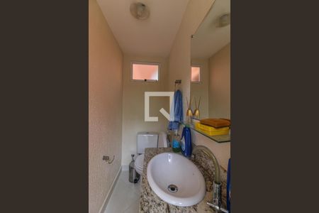 Casa de condomínio à venda com 350m², 5 quartos e 2 vagas Casa de condomínio à venda com 350m², 5 quartos e 2 vagasÁrea externa - Lavabo