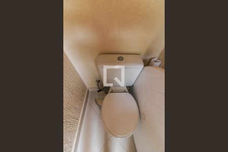 Casa de condomínio à venda com 350m², 5 quartos e 2 vagas Casa de condomínio à venda com 350m², 5 quartos e 2 vagasÁrea externa - Lavabo