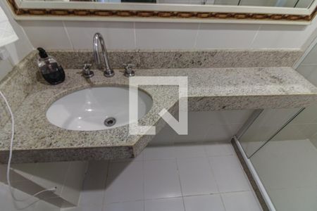 Casa de condomínio à venda com 350m², 5 quartos e 2 vagas Casa de condomínio à venda com 350m², 5 quartos e 2 vagasSuíte 4 - Banheiro