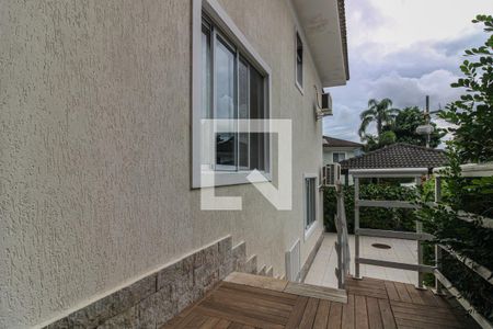 Casa de condomínio à venda com 350m², 5 quartos e 2 vagas Casa de condomínio à venda com 350m², 5 quartos e 2 vagasÁrea externa