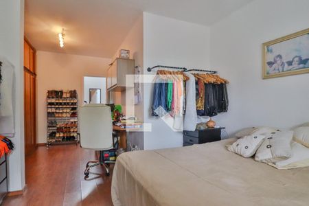 Casa à venda com 400m², 4 quartos e 5 vagasSuíte 2