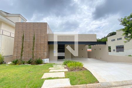Casa de condomínio à venda com 200m², 4 quartos e 4 vagasFachada