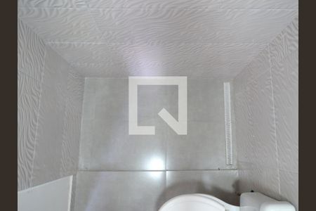 Banheiro de casa de condomínio para alugar com 1 quarto, 29m² em Vila Guedes, São Paulo