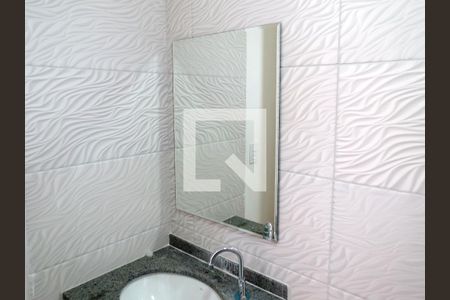 Banheiro - Espelho de casa de condomínio para alugar com 1 quarto, 28m² em Vila Guedes, São Paulo