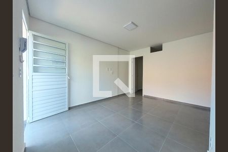 Sala de casa de condomínio para alugar com 1 quarto, 34m² em Vila Guedes, São Paulo