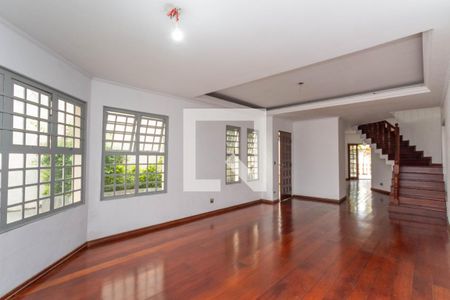 Casa à venda com 416m², 5 quartos e 3 vagas Casa à venda com 416m², 5 quartos e 3 vagasSala