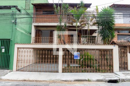 Casa à venda com 416m², 5 quartos e 3 vagas Casa à venda com 416m², 5 quartos e 3 vagasFachada