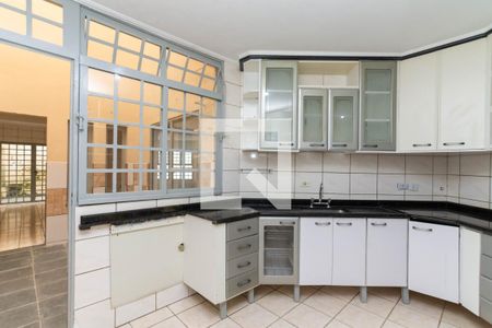 Casa à venda com 416m², 5 quartos e 3 vagas Casa à venda com 416m², 5 quartos e 3 vagasCozinha