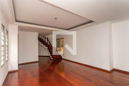 Casa à venda com 416m², 5 quartos e 3 vagas Casa à venda com 416m², 5 quartos e 3 vagasSala