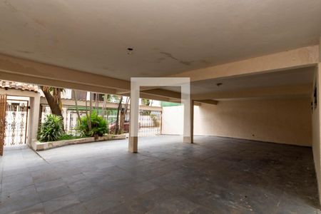 Casa à venda com 416m², 5 quartos e 3 vagas Casa à venda com 416m², 5 quartos e 3 vagasGaragem
