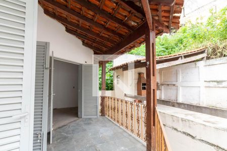 Casa à venda com 416m², 5 quartos e 3 vagas Casa à venda com 416m², 5 quartos e 3 vagasVaranda dos quartos