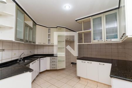 Casa à venda com 416m², 5 quartos e 3 vagas Casa à venda com 416m², 5 quartos e 3 vagasCozinha