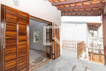 Casa à venda com 416m², 5 quartos e 3 vagas Casa à venda com 416m², 5 quartos e 3 vagasVaranda da suíte master